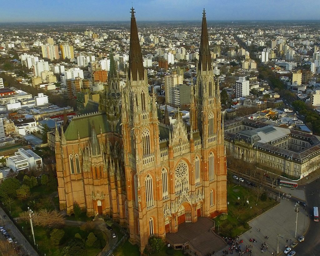 Vista aérea de la Catedral de la ciudad de La Plata