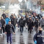 trabajadores de astilleros rio santiago marchando hacia casa de gobierno de la provincia de buenos aires