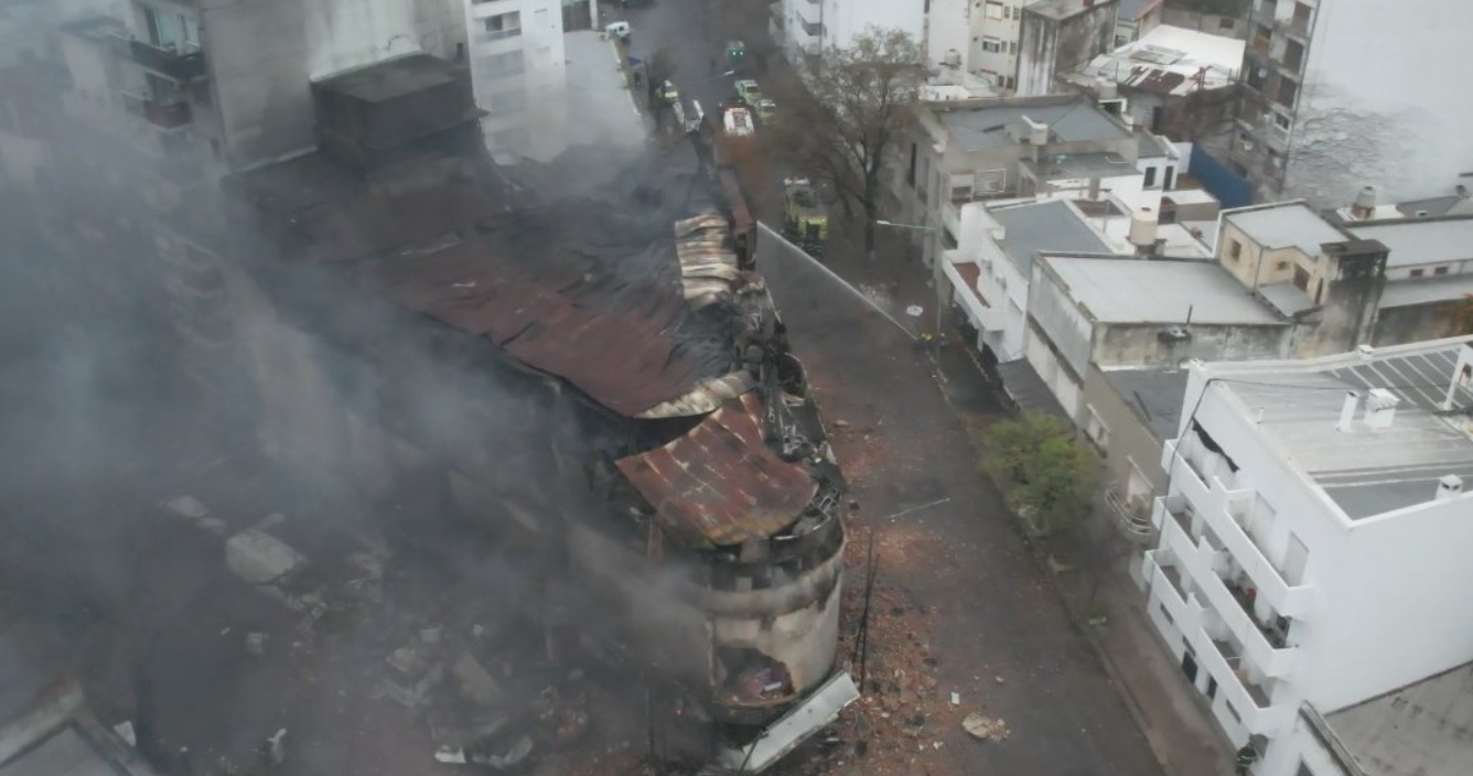 incendio en edificio de la plata