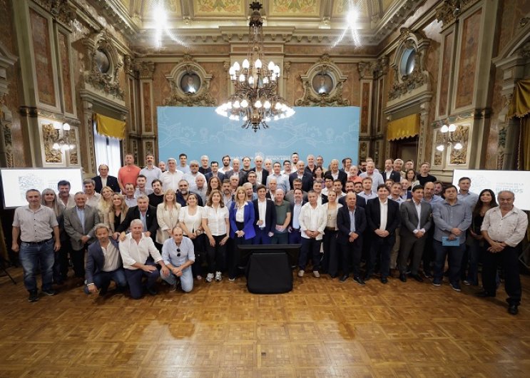 Axel Kicillof con intendentes