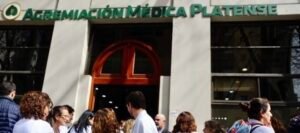 Médicos platenses en estado de alerta ante el atraso de pagos de IOMA