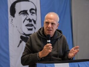 “Primero está la Patria”: Puella llamó al consenso del peronismo y cuestionó las peleas públicas