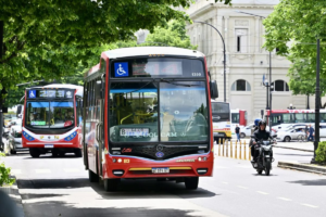 Transporte en La Plata: Kicillof cerró el convenio con Nación y la Provincia manejará las compensaciones